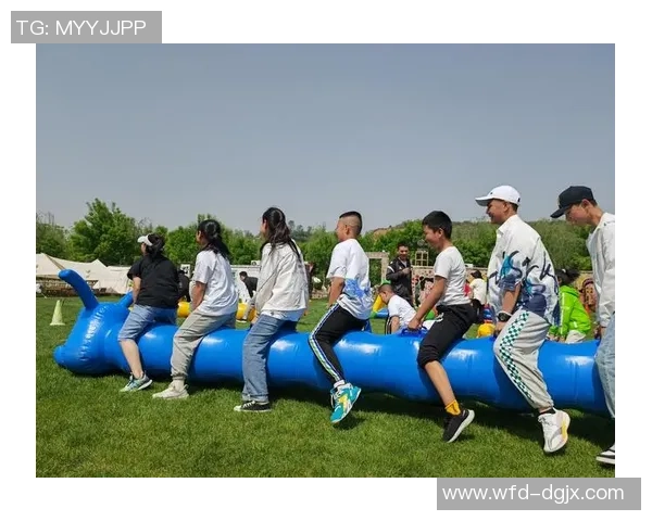 团结一心踢出精彩足球射门团建活动助力团队凝聚力提升