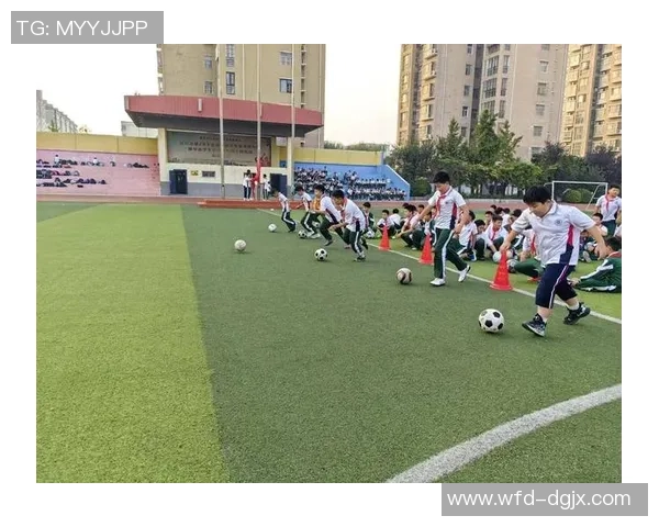 桌上玩足球的乐趣与技巧分享让你在家也能体验激情赛场